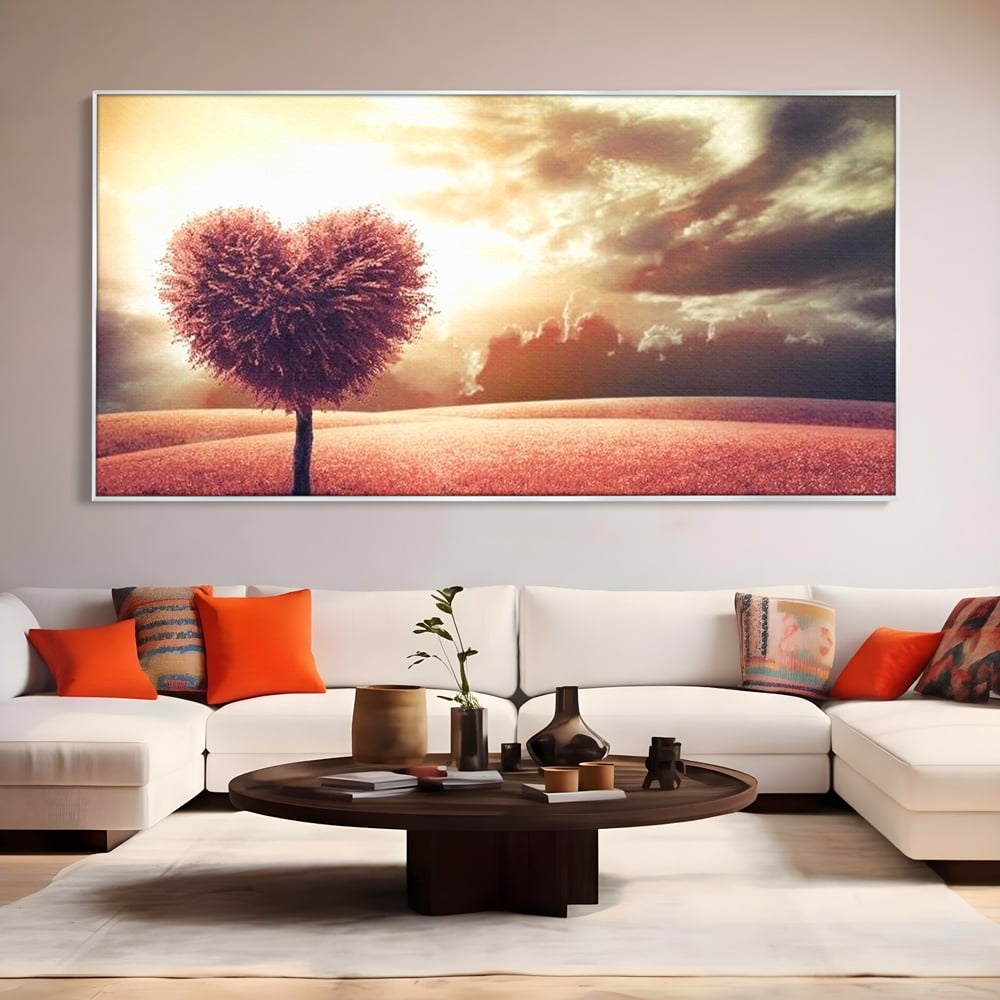 Tablou canvas cu tablou canvas cu un copac in forma de inima, in rama de aluminiu argintiu, pe perete intr-un living